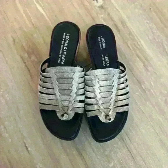 Donald J Pliner Cissy Gold Wedge Sandals Size - 9.5 - Picture 2 of 7